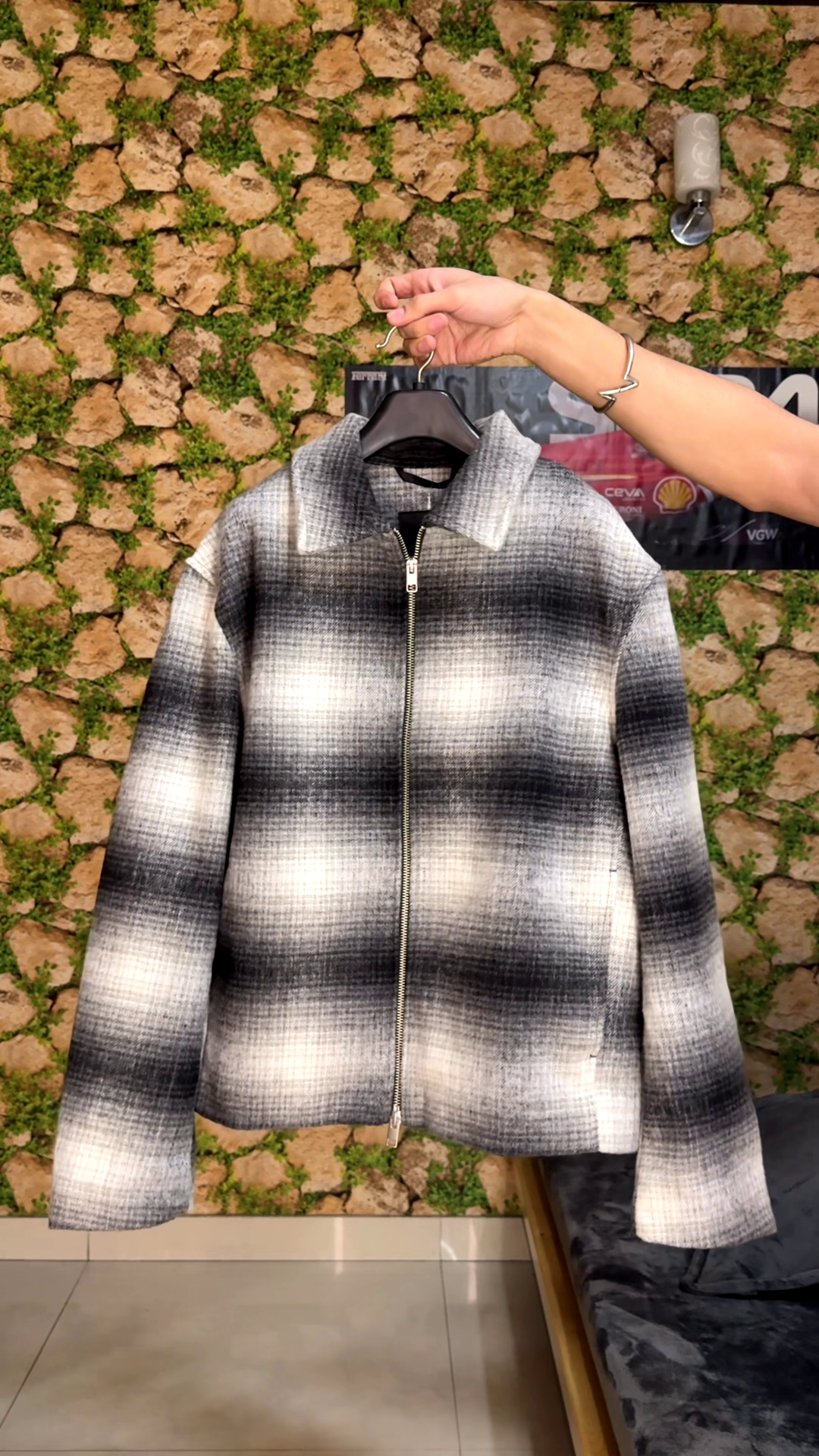 Winter Check Jacket – Cozy & Trendy