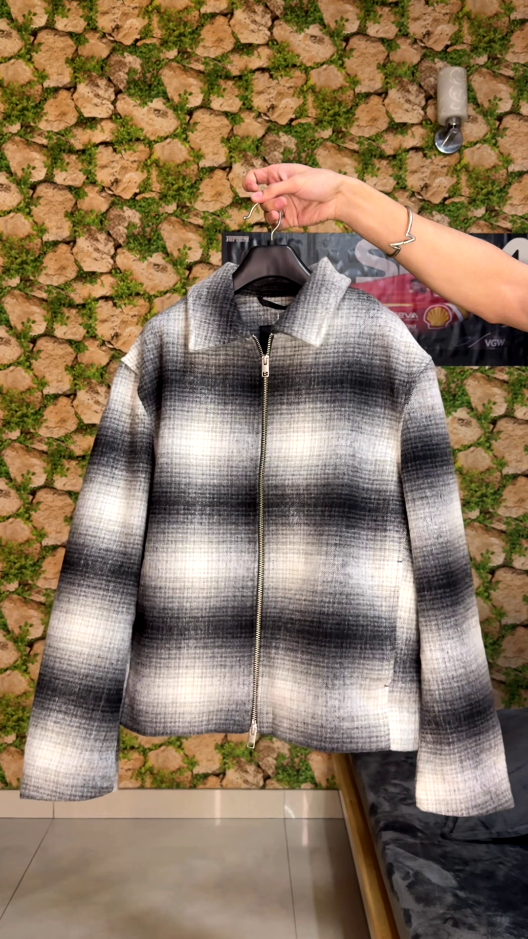 Winter Check Jacket – Cozy & Trendy