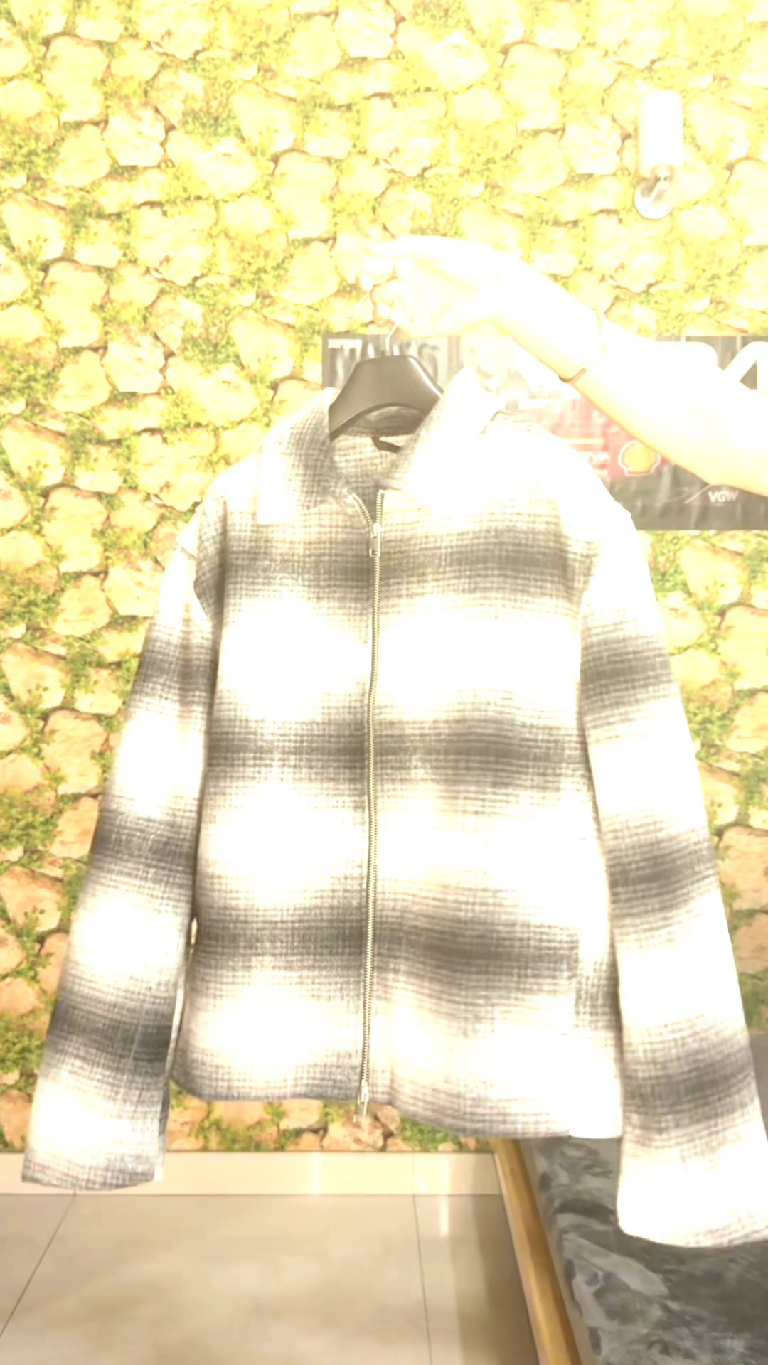 Winter Check Jacket – Cozy & Trendy