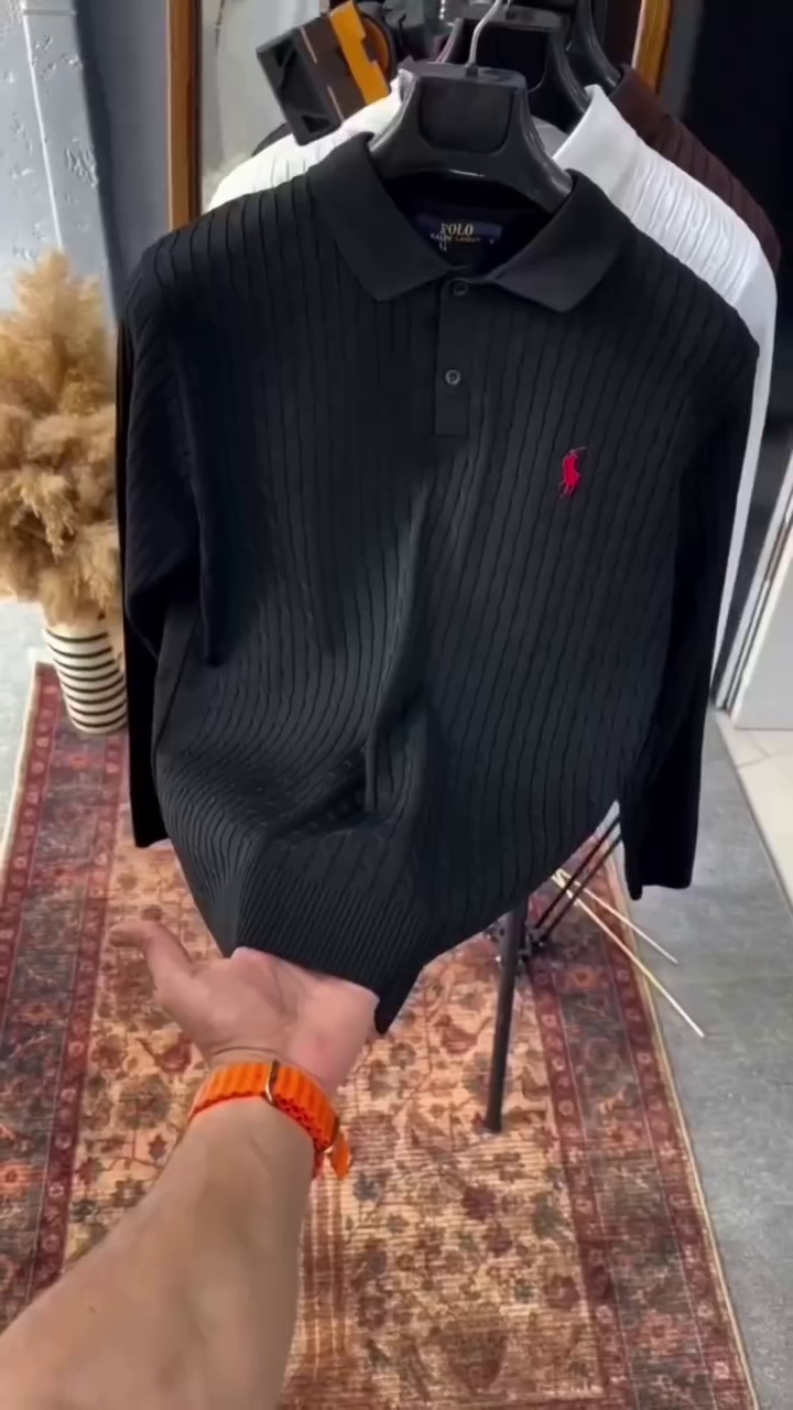 Winter Elegance in Maroon ❄️🍷