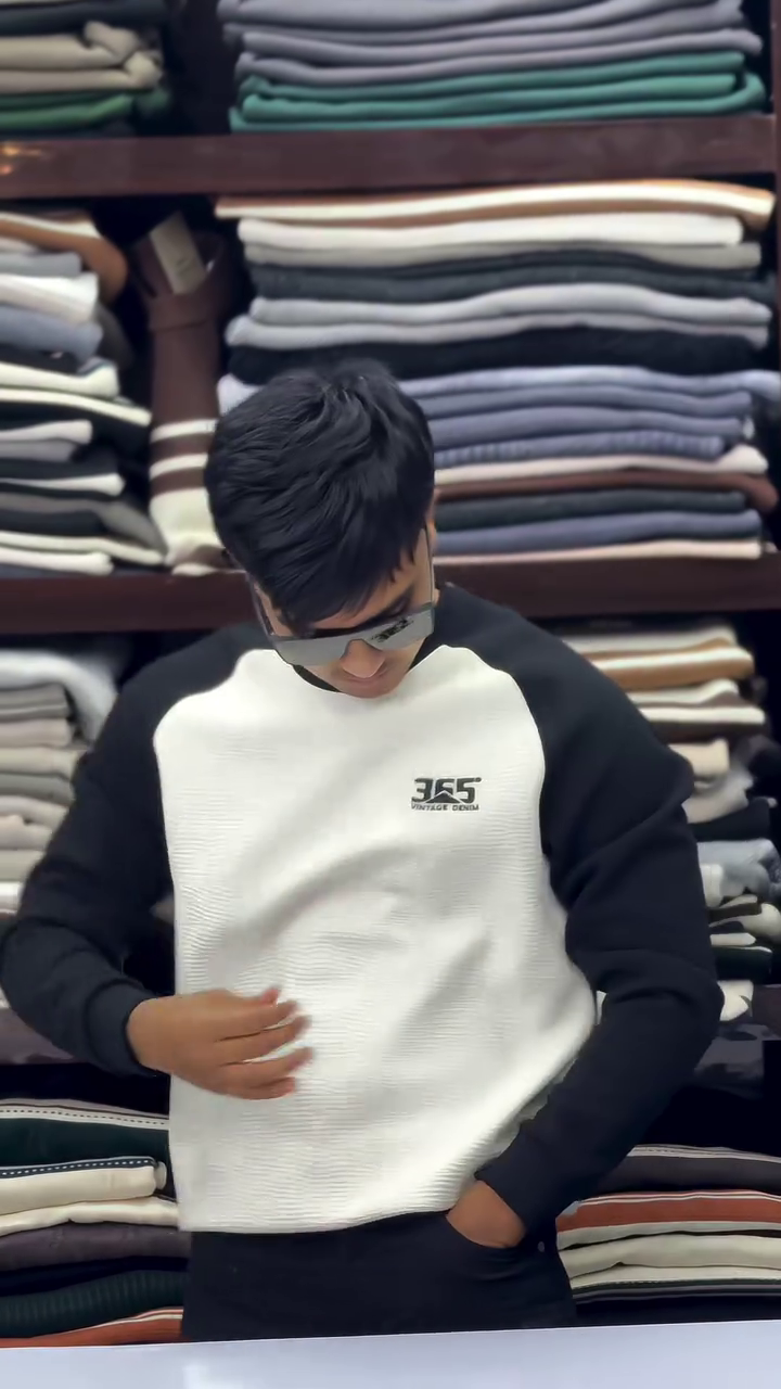 Trendy White & Maroon Sweatshirt 🤍❤️