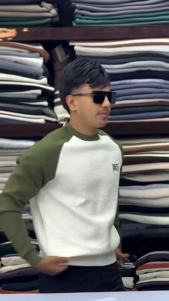 Trendy White & Maroon Sweatshirt 🤍❤️