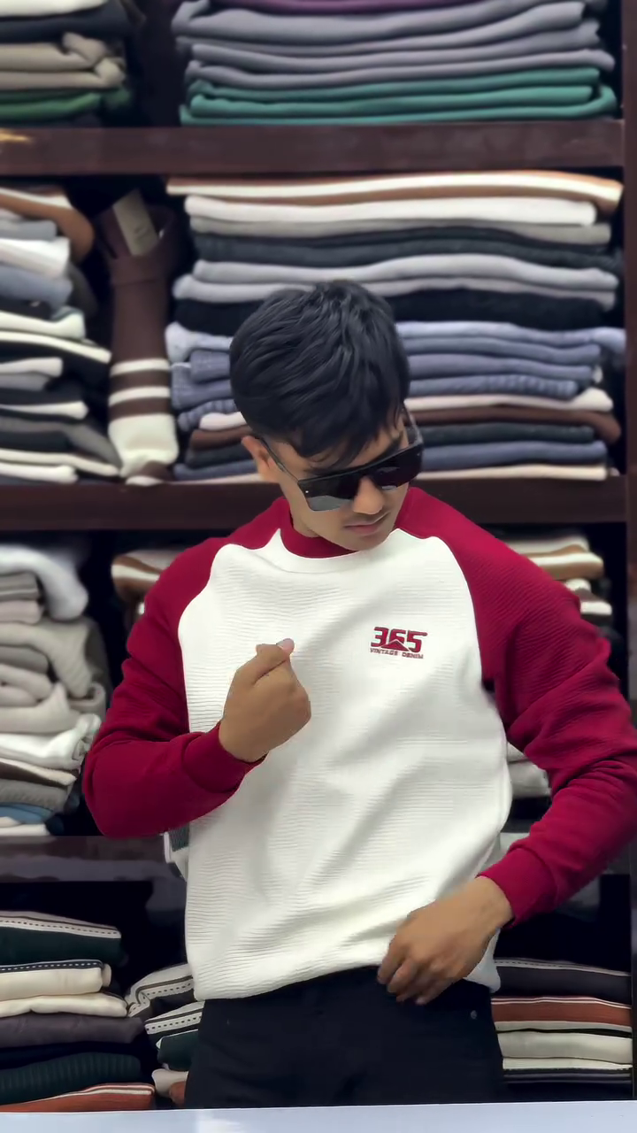 Trendy White & Maroon Sweatshirt 🤍❤️