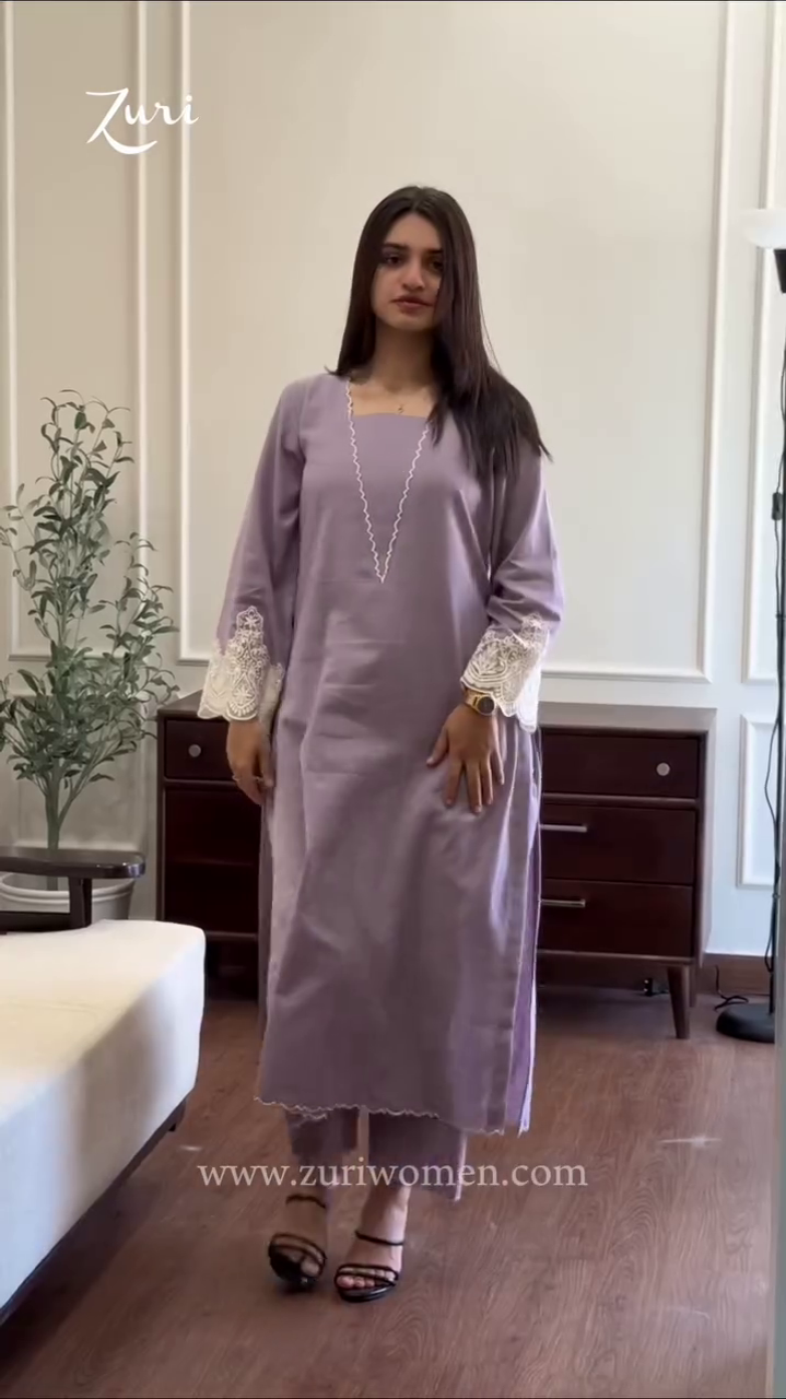 Graceful Lavender Kurta with Delicate Lace Accents