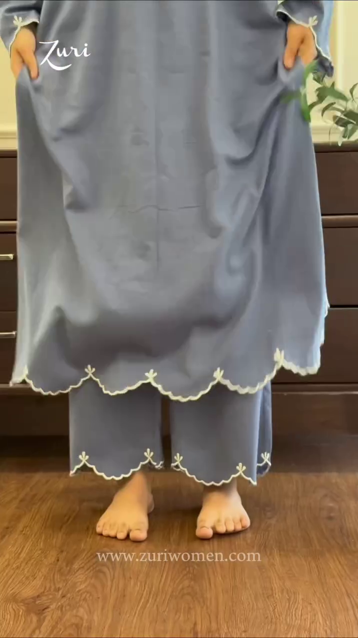 Graceful Lavender Kurta with Delicate Lace Accents