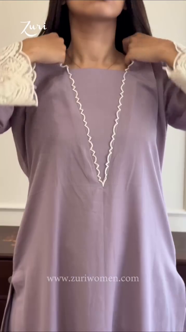 Graceful Lavender Kurta with Delicate Lace Accents