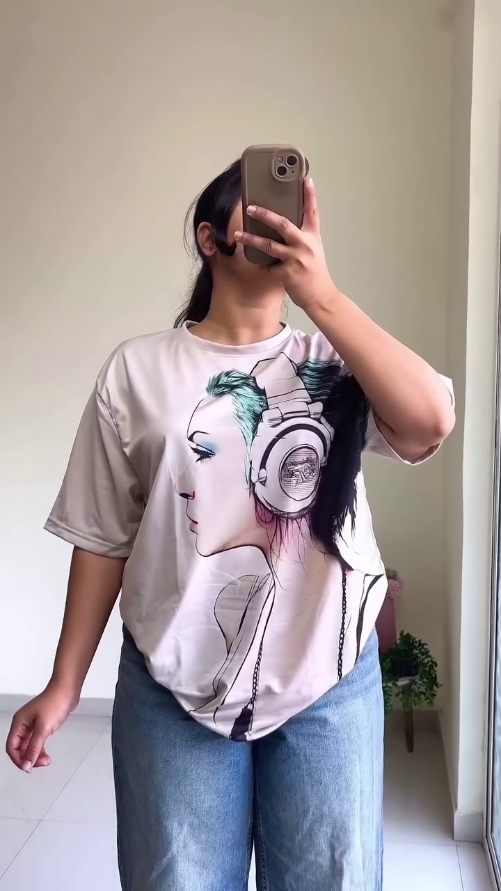 Oversized Graphic T-Shirt with Artistic Headphone Illustration
