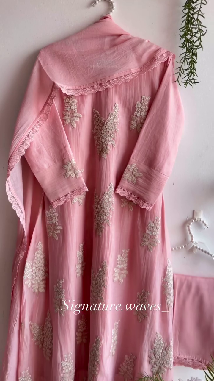 Blush Pink Floral Embroidered Kurta – Soft Sophistication in Every Detail