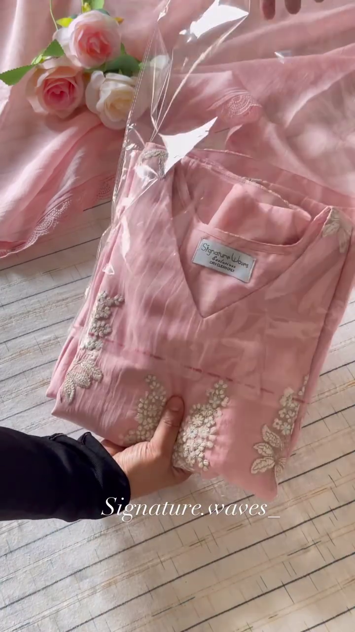Blush Pink Floral Embroidered Kurta – Soft Sophistication in Every Detail