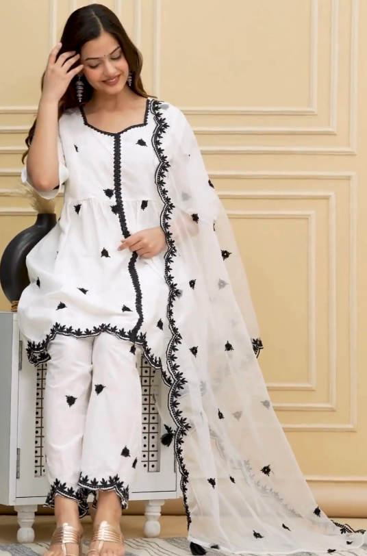 Graceful White Embroidered Kurta Set with Sheer Dupatta