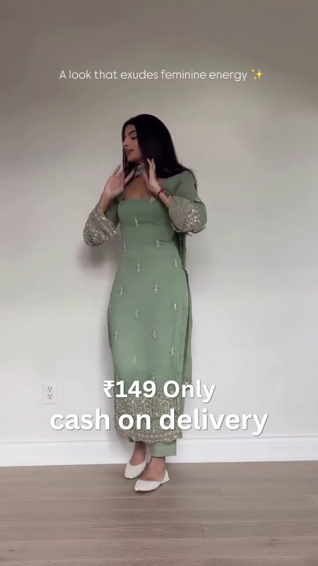 ✨ Graceful Green Elegance – A Timeless Feminine Statement ✨