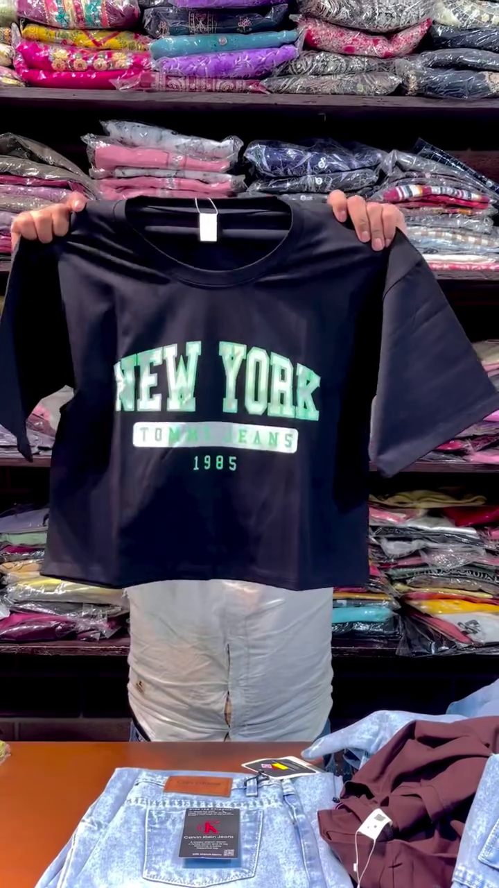 New York Graphic Crop Tee – Bold Street Style Vibes