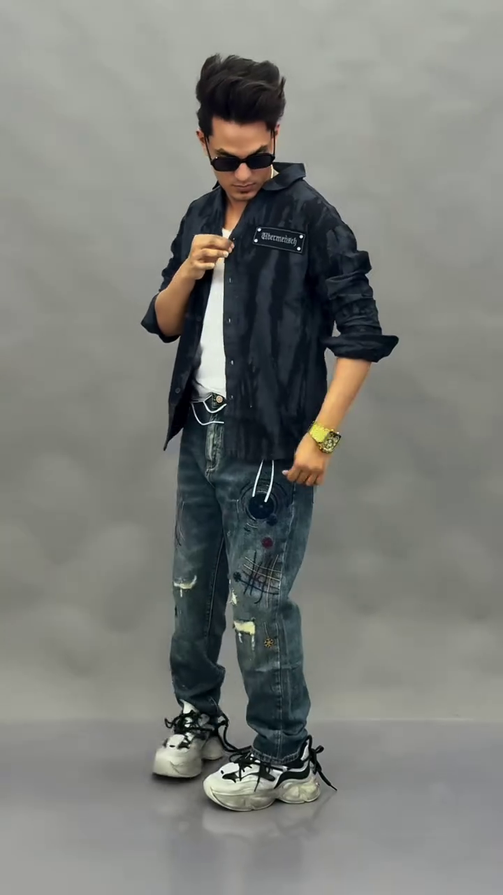 Streetwear Denim Look – Edgy Urban Fit