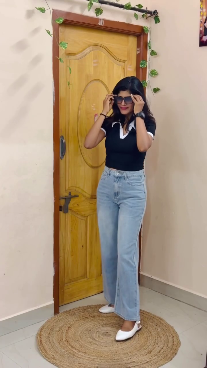 Classic Black Collar Top – Casual Chic Essential